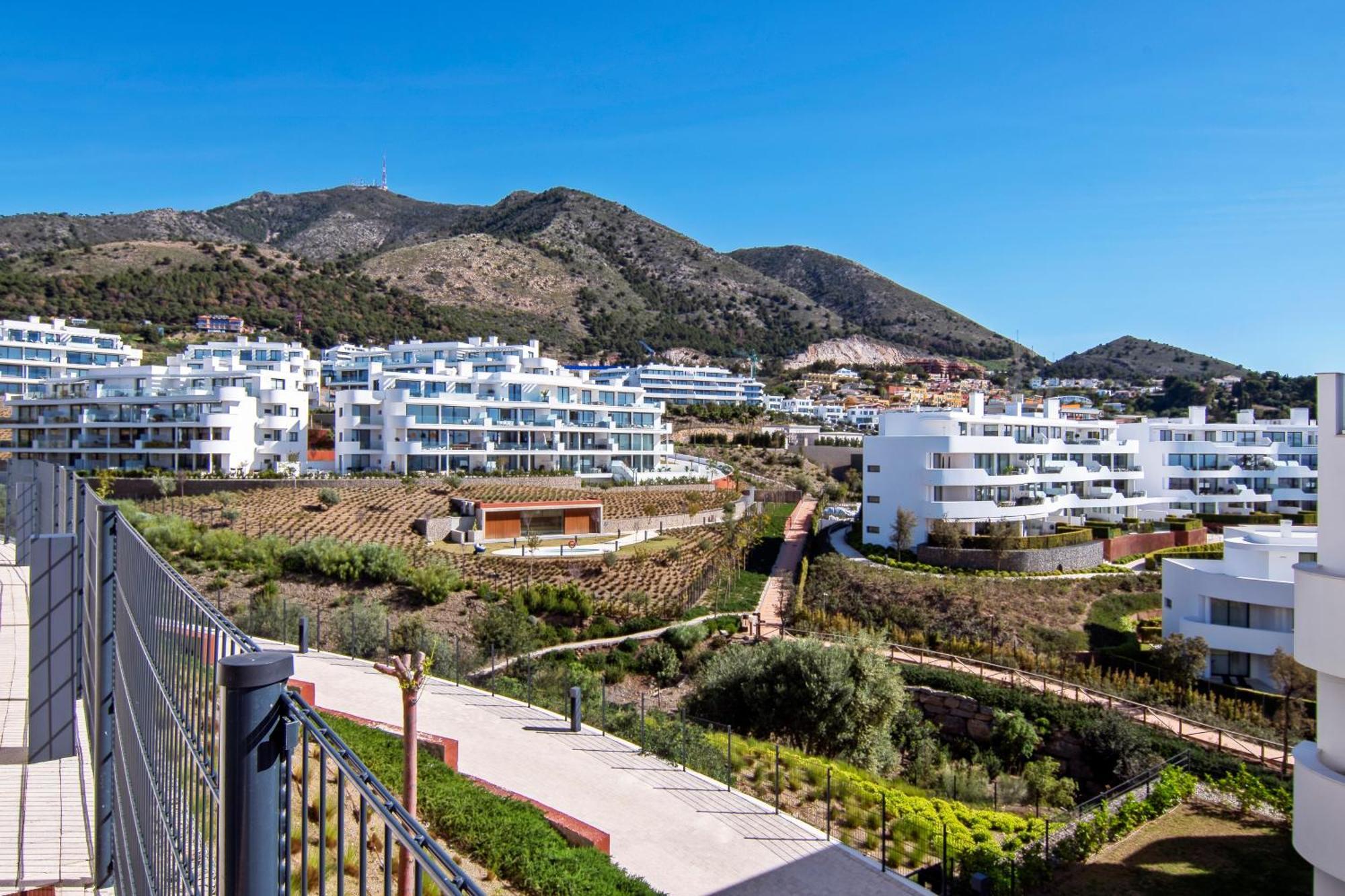 Apartment Mara's Higueron West - Mediterranean Style - & Golf - Large Sunny Terrace !!!! *